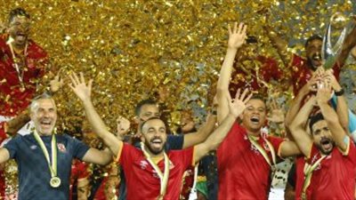 الأهلى يصرف 3 آلاف دولار مكافأة لكل لاعب بعد ثلاثية كايزر تشيفز