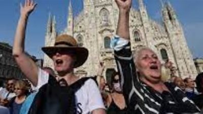 احتجاجات فى إيطاليا ضد قيود كورونا