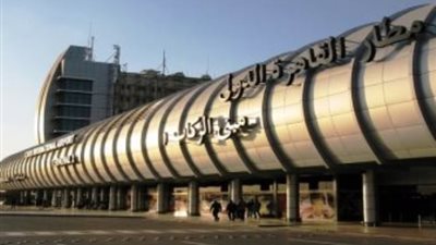وفد روسى يصل مطار القاهرة استعدادا لاستئناف حركة الطيران