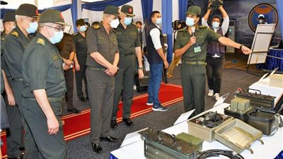 وزير الدفاع يتفقد إحدى الوحدات الفنية التابعة لإدارة الأسلحة والذخيرة