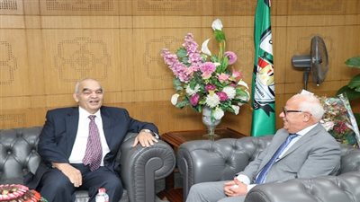 محافظ بورسعيد يزور هيئة قضايا الدولة ويقدم التهنئة لرئيس الهيئة 