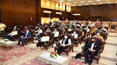 الانصاري يُسلّم شهادات اجتياز الدورات التدريبية للعاملين بمجالي 