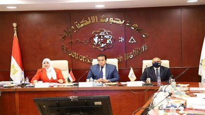 وزير التعليم العالى والبحث العلمى يرأس اجتماع معهد بحوث الإلكترونيات
