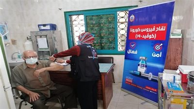 أبناء السويس يتوافدون على المراكز الثابتة للتطعيم ضد كورونا 