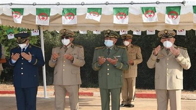 الجيش الجزائرى يشيع ضحايا الحرائق من العسكريين