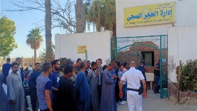 وكيل صحة السويس يتفقد مركز تطعيم لقاحات كورونا للمسافرين بـ 