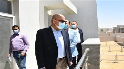 وزير الإسكان يتفقد قطاعات مشروع الحدائق المركزية 