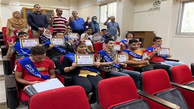مدير تعليم السويس يكرم أوائل طلاب مدرسة النور للمكفوفين والصم وضعاف السمع 