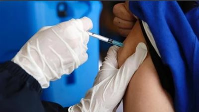 التعليم: لا دخول للعاملين لمقر العمل إلا بعد تلقي لقاح كورونا