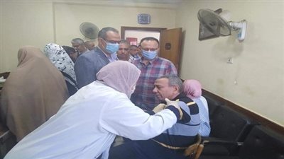 مدير تعليم القليوبية يتابع تطعيم العاملين بالمديرية بلقاح كورونا