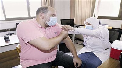 تطعيم المواطنين بالسويس بلقاح كورونا بالميادين العامة 