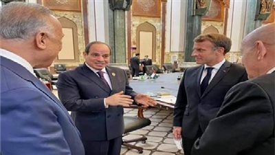 الرئيس السيسي يلتقى ماكرون ويشيد بتطور العلاقات الثنائية بين البلدين