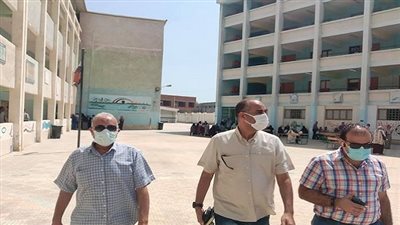 مدير تعليم السويس يتابع تطعيم العاملين بالمدارس بلقاح كورونا 