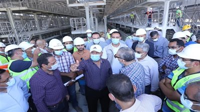 وزير النقل يتفقد مواقع العمل بمشروع القطار الكهربائي الخفيف (LRT)