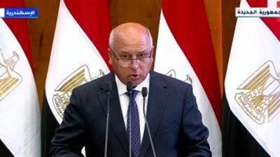وزير النقل يستعرض أمام الرئيس عمليات تطوير ميناء الإسكندرية