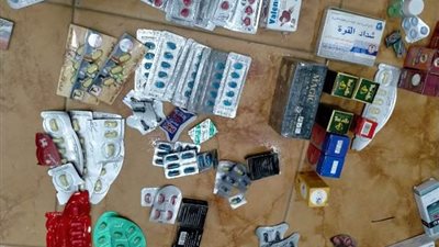 وكيل وزارة الصحة يعلن غلق وتشميع صيدلية وضبط 1571 عبوة دواء مخالف 