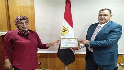 صحة السويس تكرم  مدير إدارة الرعاية الأولية 