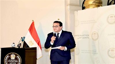 وزير التعليم العالي يستعرض تقريرًا حول أنشطة معهد بحوث البترول المصري 