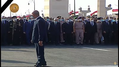 الرئيس يقدم العزاء لأسرة المشير حسين طنطاوى