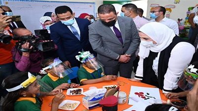 وزيرة التضامن ومحافظ الفيوم يتفقدان إحدى مدارس التعليم المجتمعي 