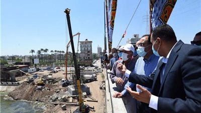 مدبولي يتفقد عددا من المشروعات وتوسعات الطريق الدائرى