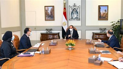 السيسى يتابع إقامة المجمعات الصناعية فى مختلف محافظات الجمهورية