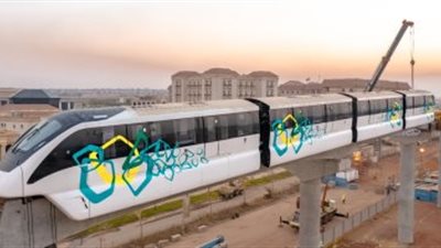 وزارة النقل تعلن تثبيت أول قطار على مسار مونوريل العاصمة الإدارية