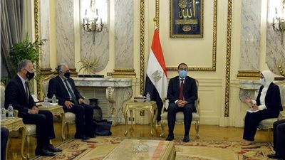 مدبولي يلتقى عميد الدراسات العليا بكلية الطب جامعة هارفارد