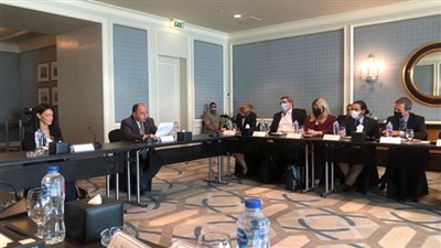 إطلاق مشروعات بين 