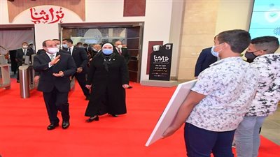 الرئيس يتفقد أجنحة الإمارات والأردن والسودان المشاركة بمعرض تراثنا