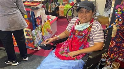 زايد: توفير كرسى متحرك ورعاية طبية بالمجان لإحدى المشاركات بمعرض تراثنا