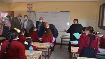 محافظ القليوبية ورئيس قطاع التعليم بوزارة التربية والتعليم يتفقدا مدارس مدينة بنها 