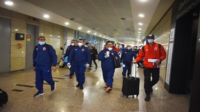 الأهلى يتوجه إلى المطار استعدادا للسفر إلى النيجر لمواجهة الحرس الوطنى