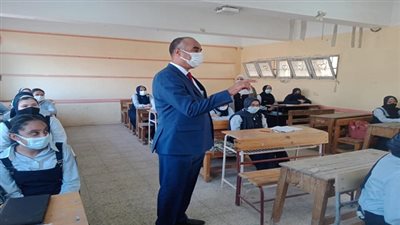 مدير تعليم السويس يتفقد عدد من مدارس المحافظة لمتابعة إنتظام العملية التعليمية