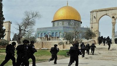 عشرات المستوطنين يقتحمون الأقصى وينفذون جولات استفزازية