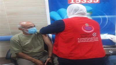 مراكز اللقاحات بالسويس تواصل تطعيم المواطنين ضد كورونا 
