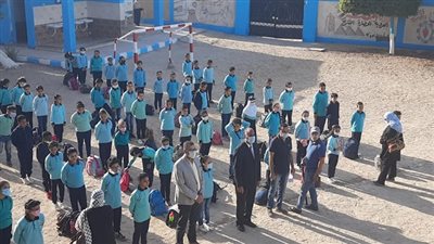 الفولي يواصل جولاته لمدارس السويس لمتابعة العملية التعليمية