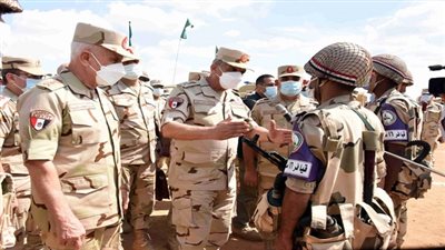 وزير الدفاع  يشهد إجراءات تفتيش الحرب لإحدى تشكيلات الجيش الثانى الميدانى