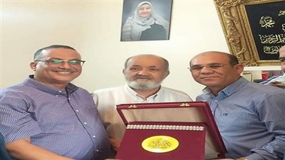 مستقبل وطن يكرم الفدائي عبد المنعم قناوي بمناسبة عيد السويس القومي 