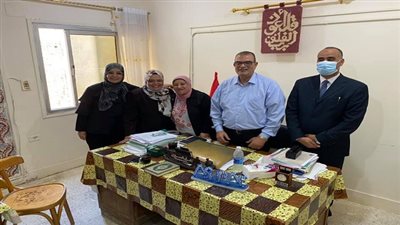 مدير التعليم بالسويس يهنيء موظفي الديوان بالعيد القومي للمحافظة 