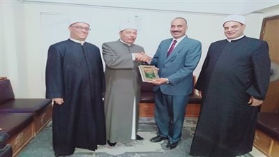 رئيس المنطقة الأزهرية بالسويس يستقبل وكيلا وزارة التعليم والأوقاف 