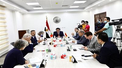 وزير التعليم العالي يلتقى وفد جامعة نوفا البرتغالية