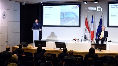 رئيس الوزراء يلتقى نظيره الفرنسى خلال زيارته باريس