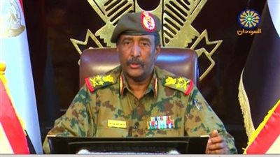 البرهان: رئيس وزراء السودان فى منزلى للحفاظ على سلامته ويمارس حياته بشكل طبيعى