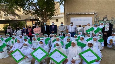   مدير تعليم السويس يشهد الإحتفال بالمولد النبوي الشريف بالأمل الإعدادية 