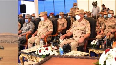 فيديو.. وزير الدفاع يشهد مشروع تكتيكى بجنود بالذخيرة الحية 