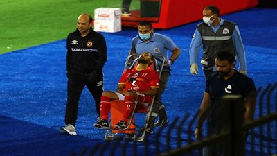 الأهلي يفحص وليد سليمان لحسم موقفه من التدريبات الجماعية