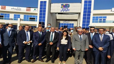 وزيرا التموين والتعاون الدولي يشيدان ببازار بورسعيد الجديد