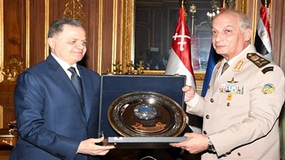 بمناسبة الذكرى 48 لإنتصارات أكتوبر وزير الداخلية وقيادات الشرطة يقدمون التهنئة لوزير الدفاع والإنتاج الحربى