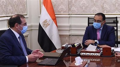 رئيس الوزراء يتابع مع وزير البترول الموقف التنفيذي لمشروعات الوزارة